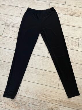 Clara S Classic Black Leggings, Size Medium